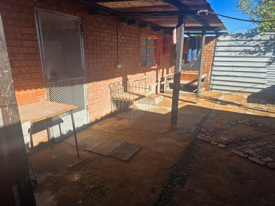 2 Bedroom Property for Sale in Roodepan Northern Cape